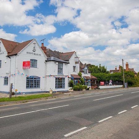 Queens Head Inn 이브샘 외부 사진