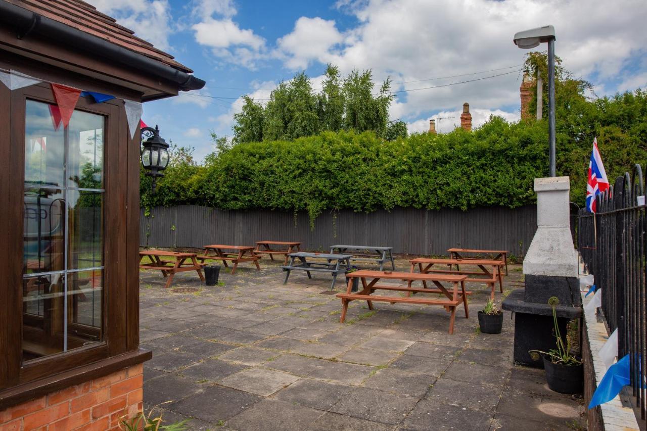 Queens Head Inn 이브샘 외부 사진