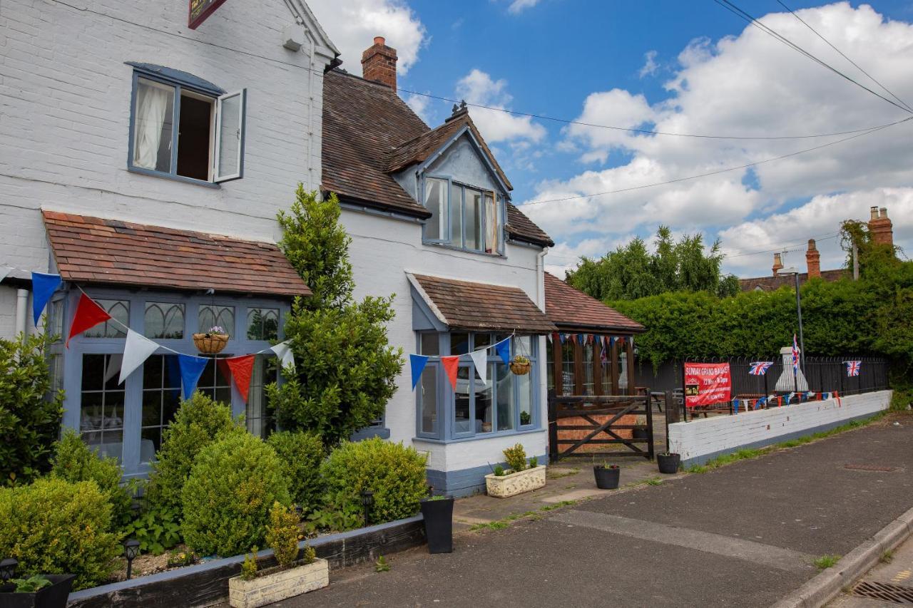 Queens Head Inn 이브샘 외부 사진