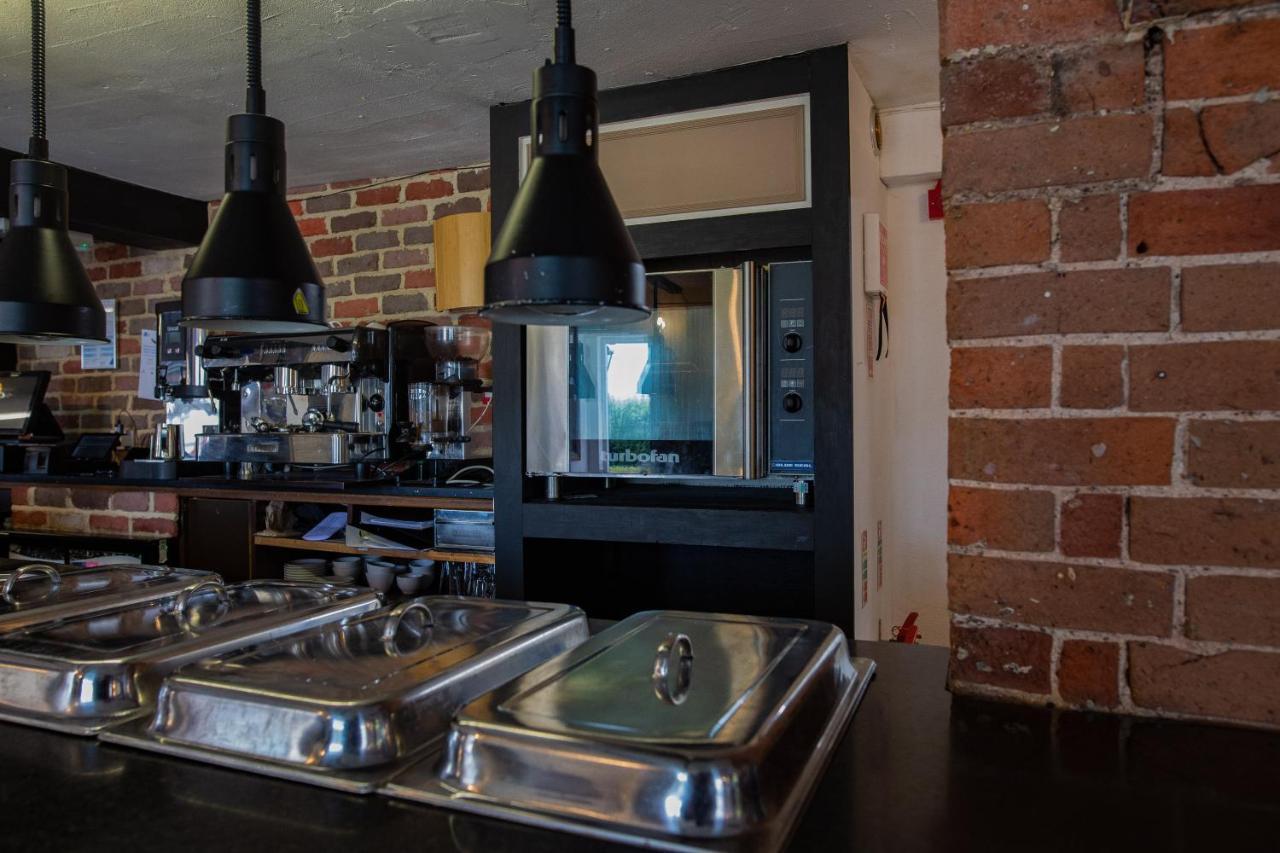 Queens Head Inn 이브샘 외부 사진