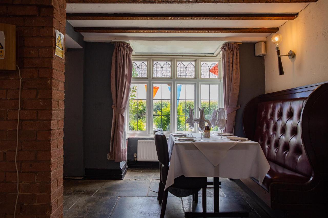 Queens Head Inn 이브샘 외부 사진
