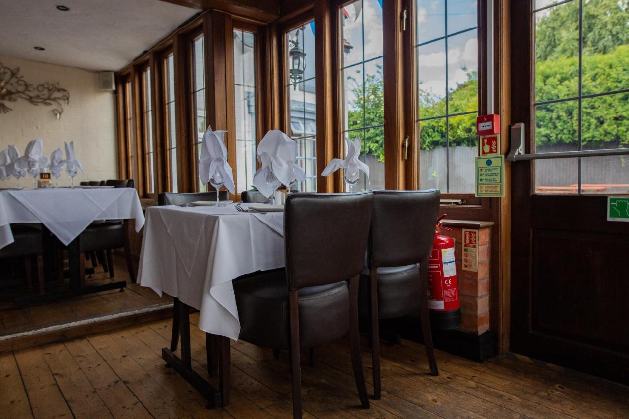 Queens Head Inn 이브샘 외부 사진