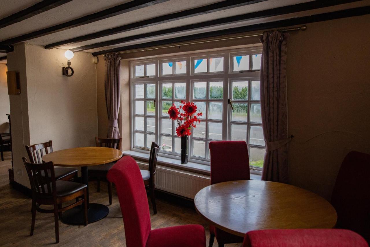 Queens Head Inn 이브샘 외부 사진