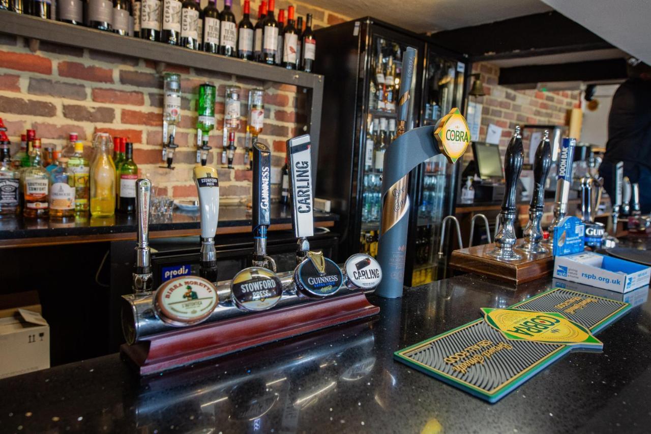 Queens Head Inn 이브샘 외부 사진