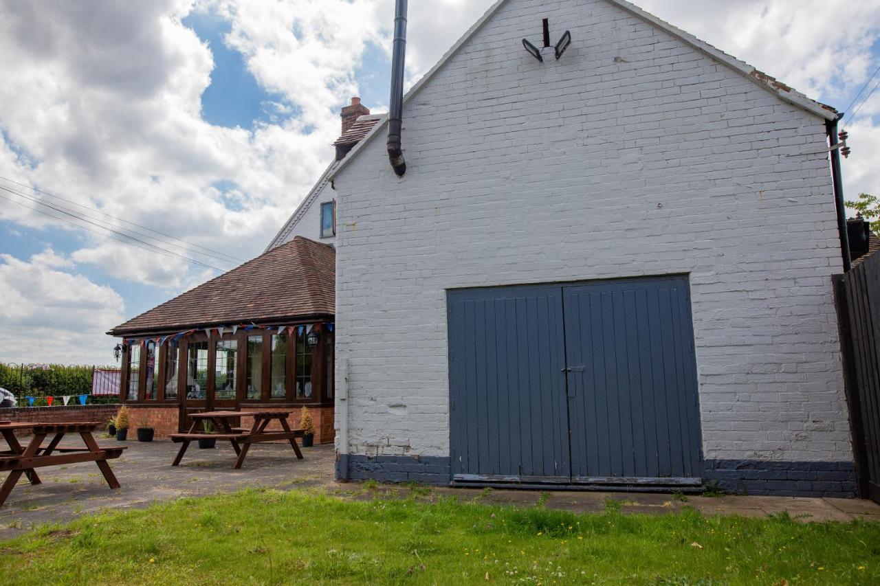 Queens Head Inn 이브샘 외부 사진