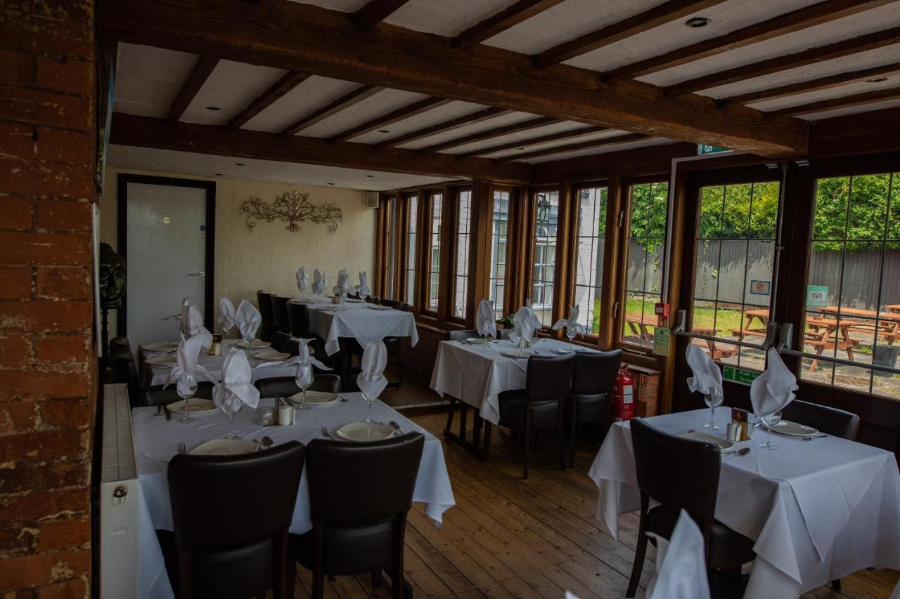 Queens Head Inn 이브샘 외부 사진