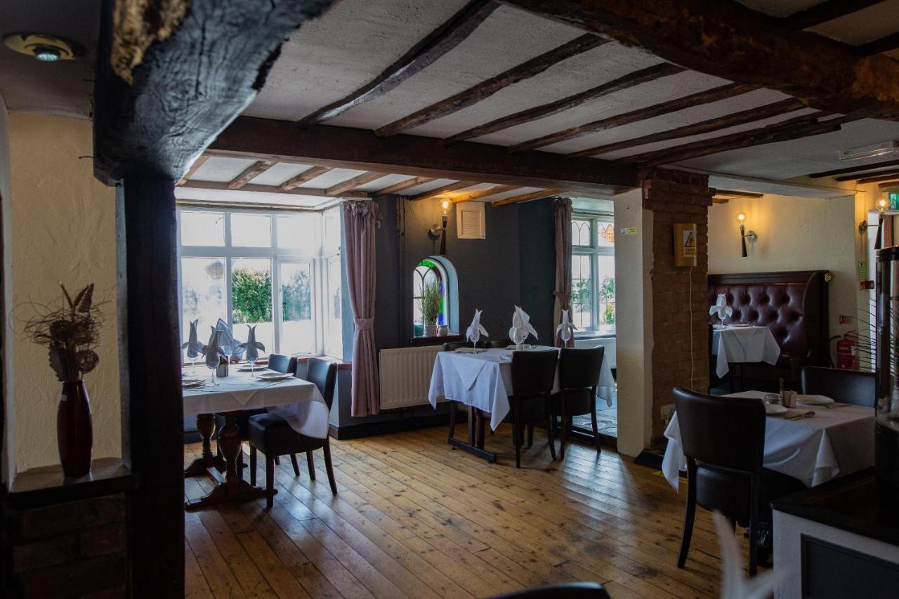 Queens Head Inn 이브샘 외부 사진