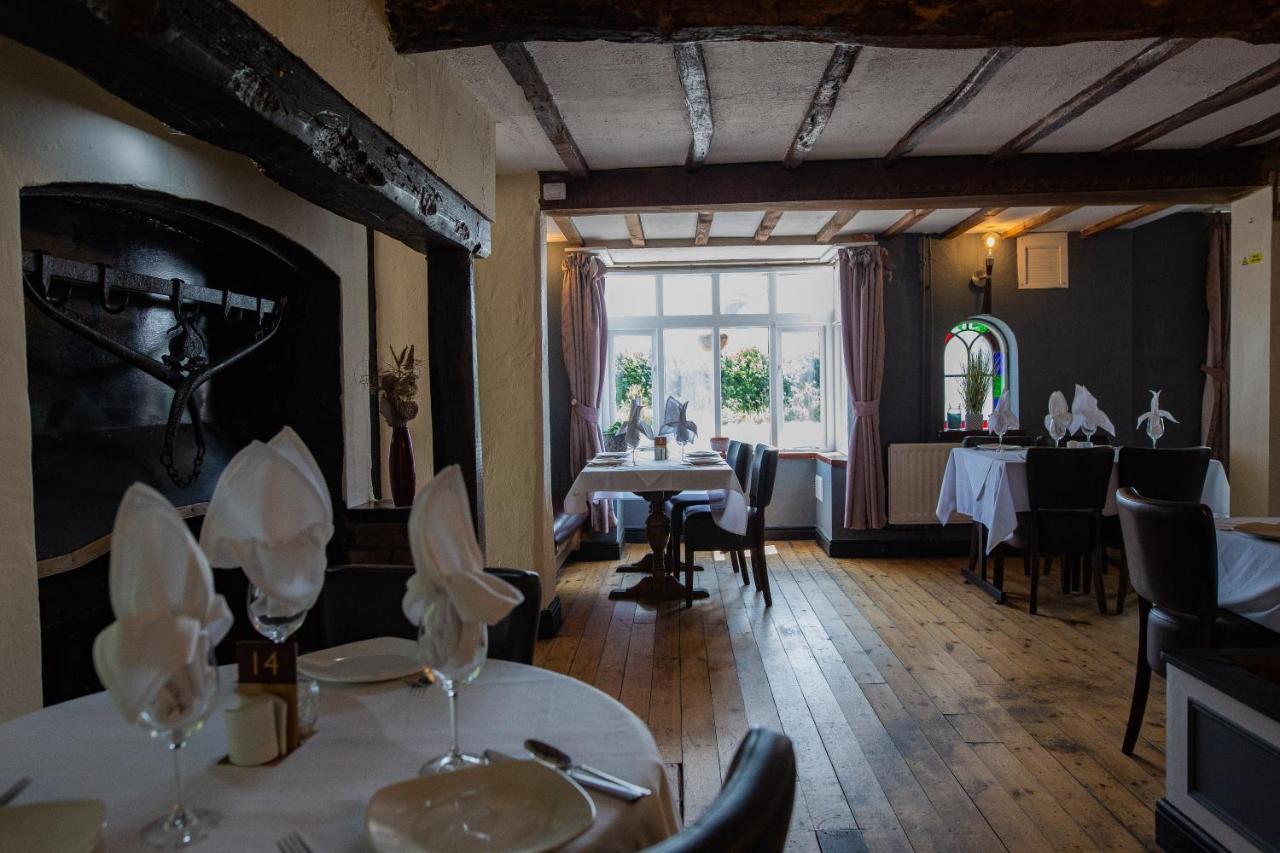 Queens Head Inn 이브샘 외부 사진