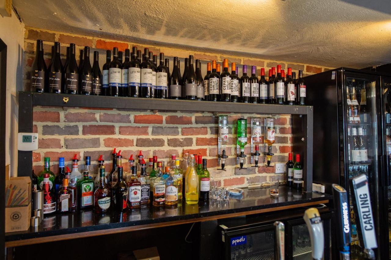 Queens Head Inn 이브샘 외부 사진