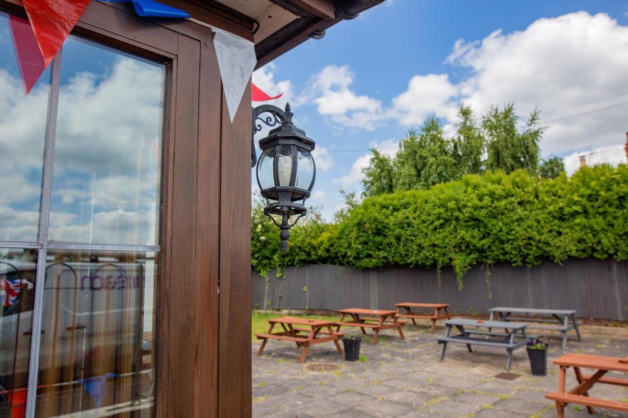 Queens Head Inn 이브샘 외부 사진
